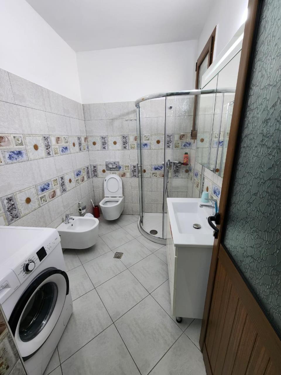 Private Room On A Shared Apartament Near Durres Beach Exterior photo